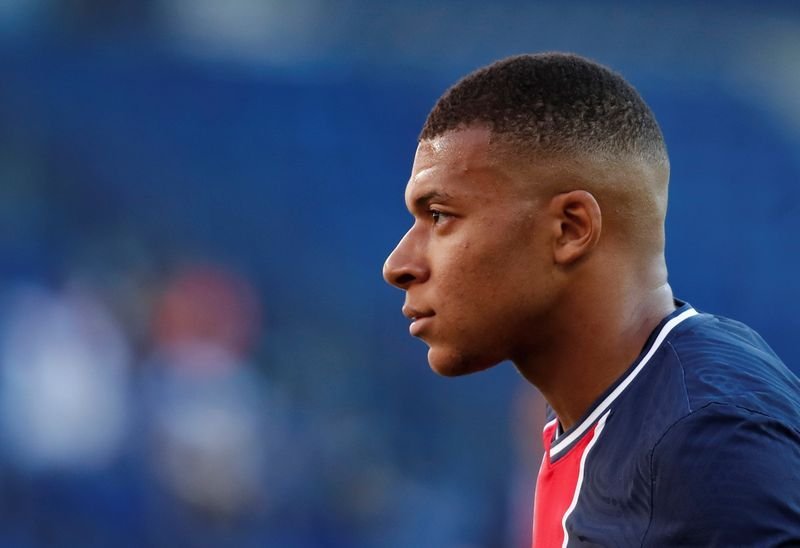 Is Kylian Mbappe Left Footed?